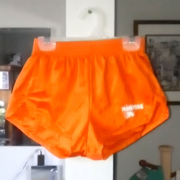 "licensed by hooters" Pants - Vintage hooters shorts